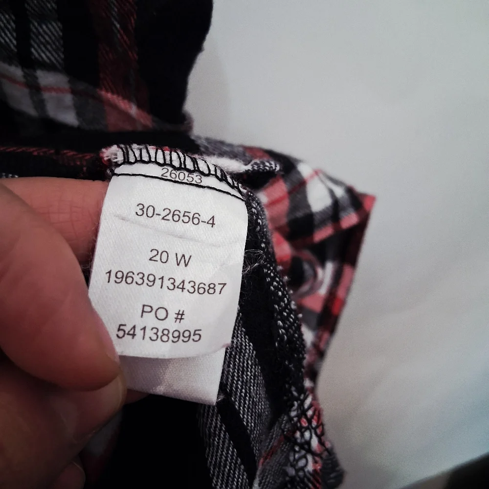 🎉NW Roaman's Black and Red Plaid Button Down Shirt - Picture 4 of 7